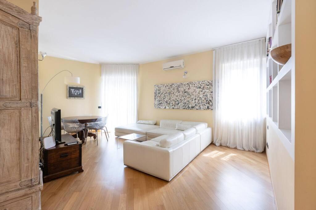 Spacious two bedrooms Solari area - Mirable PM
