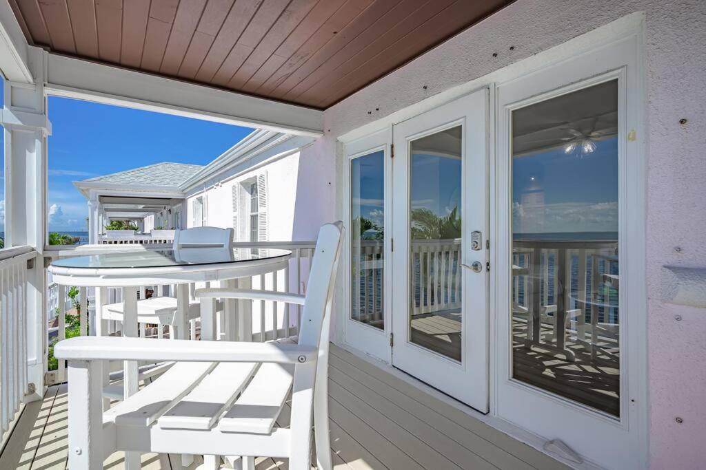 Sunny 1 Br Condo on the Water in St Petersburg, FL view 5
