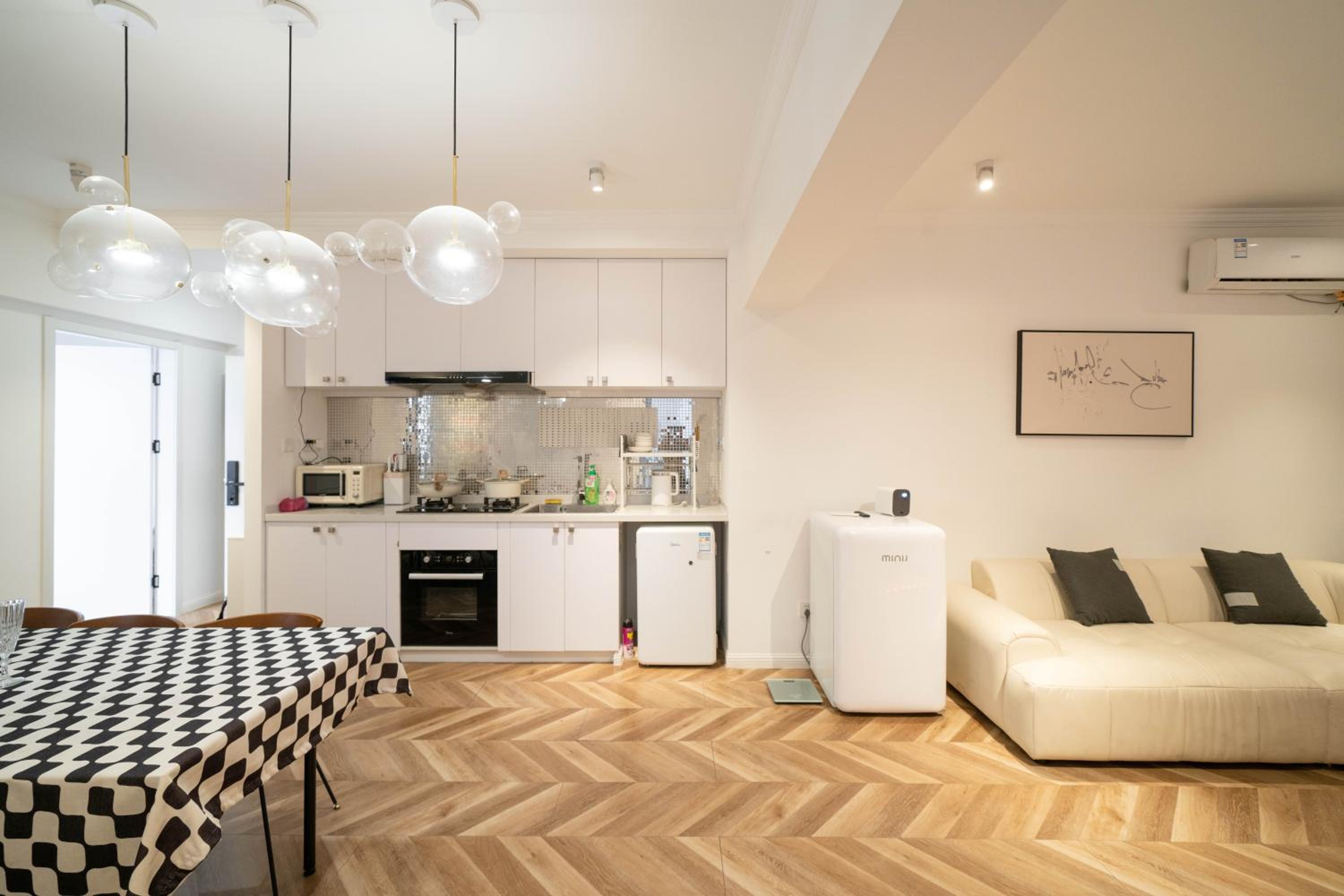 Shanghai Hills&Serendipity Coloured Glaze Family Homestay with 2 Bedrooms Near Line1&2 People Square