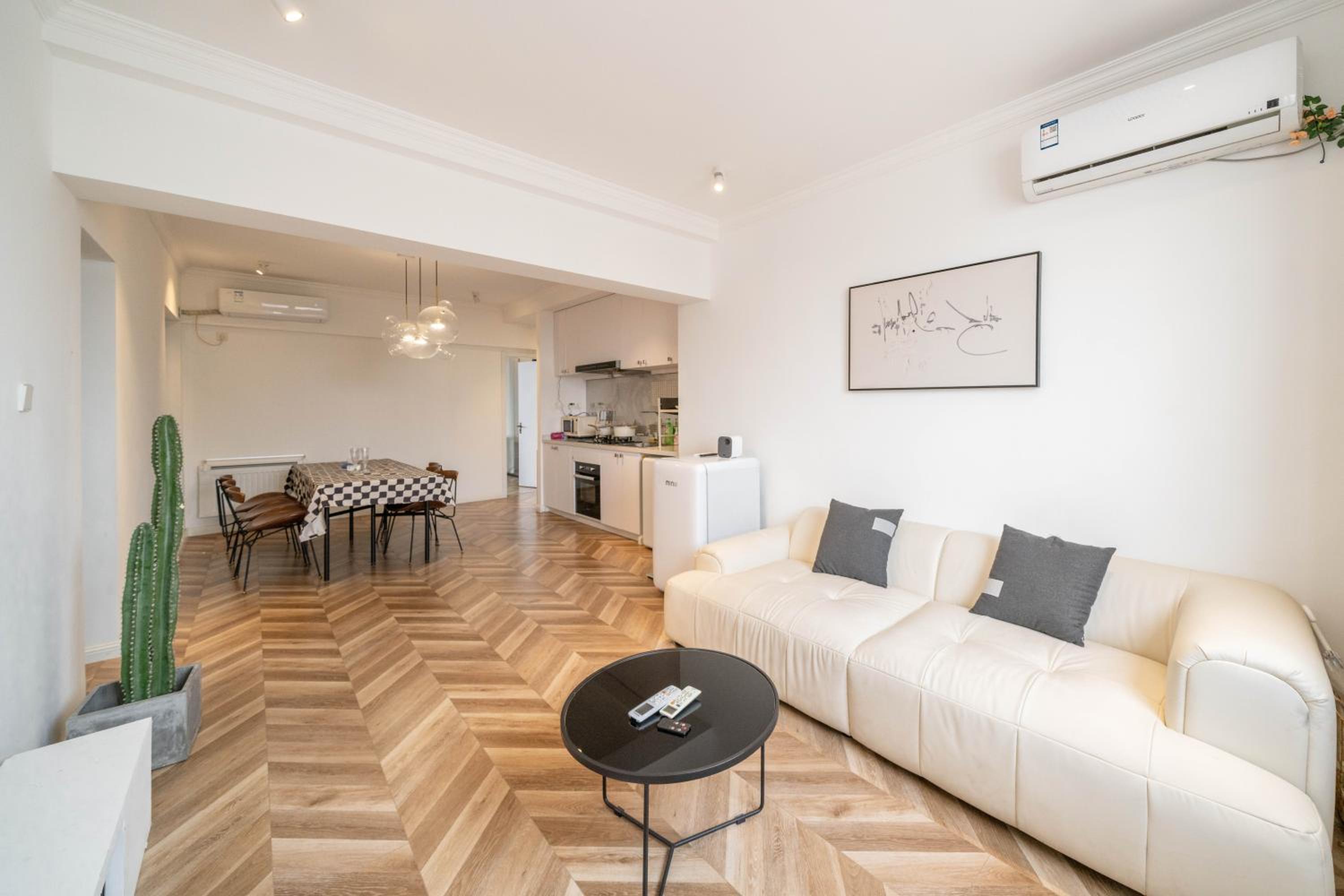 Shanghai Hills&Serendipity Coloured Glaze Family Homestay with 2 Bedrooms Near Line1&2 People Square