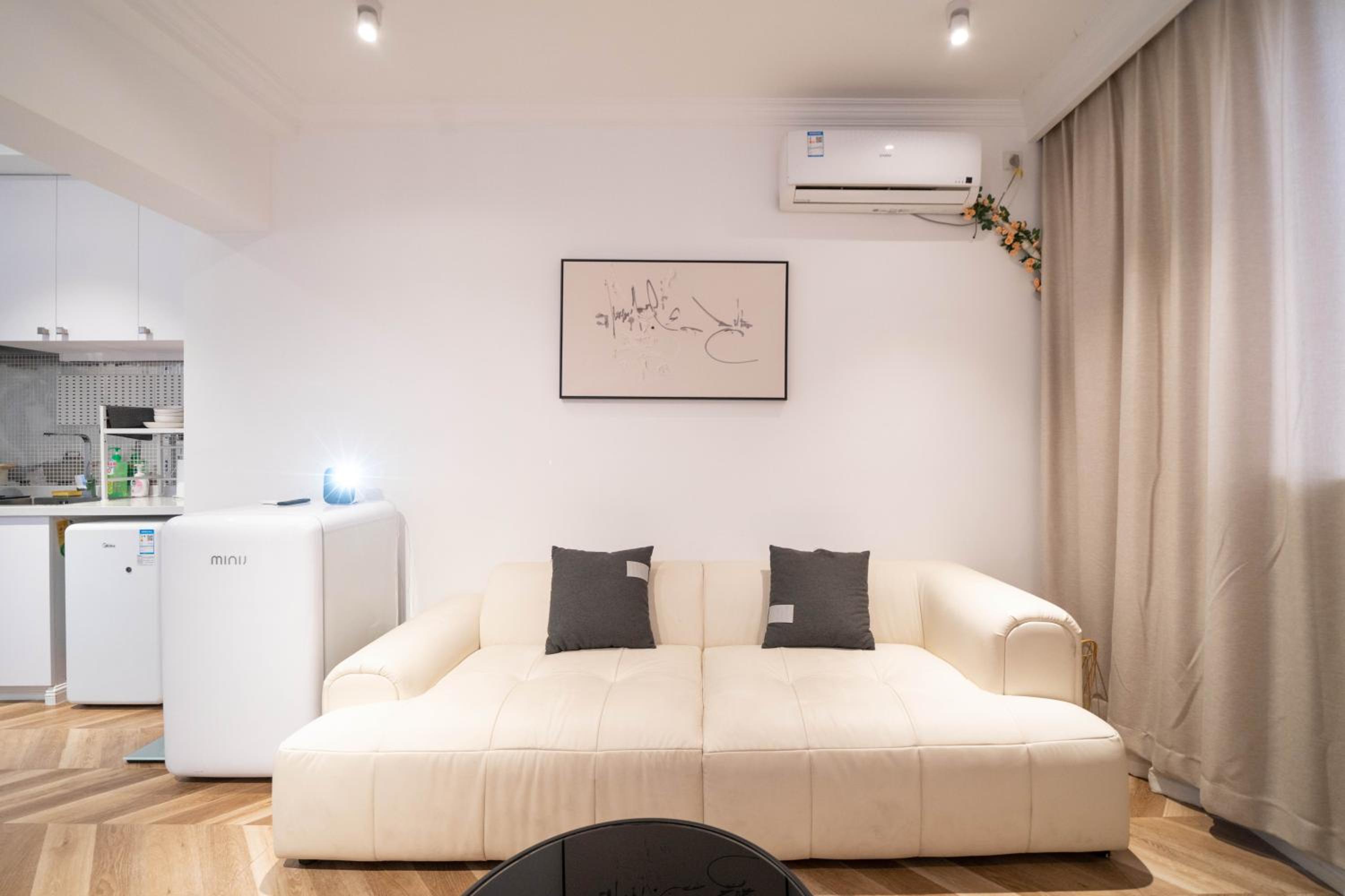 Shanghai Hills&Serendipity Coloured Glaze Family Homestay with 2 Bedrooms Near Line1&2 People Square