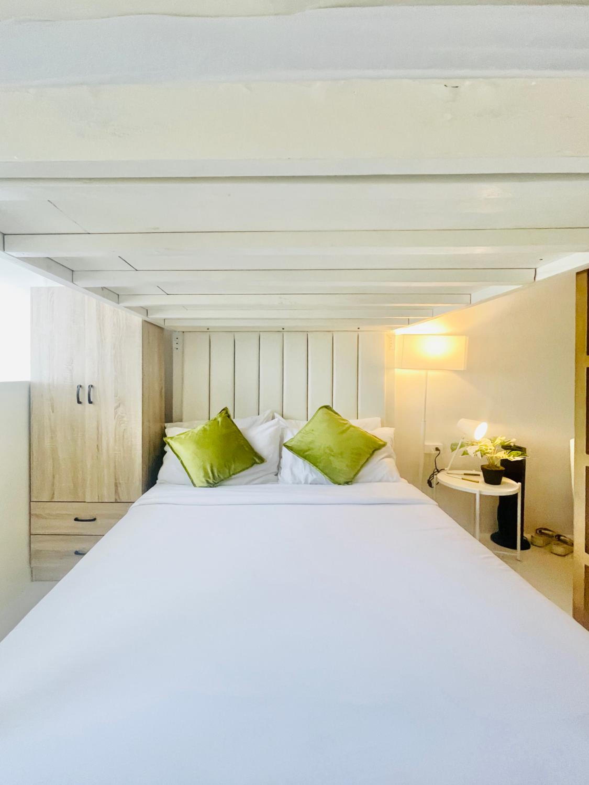 WV 17 Sleek & Trendy Studio with Bunk Bed view 2