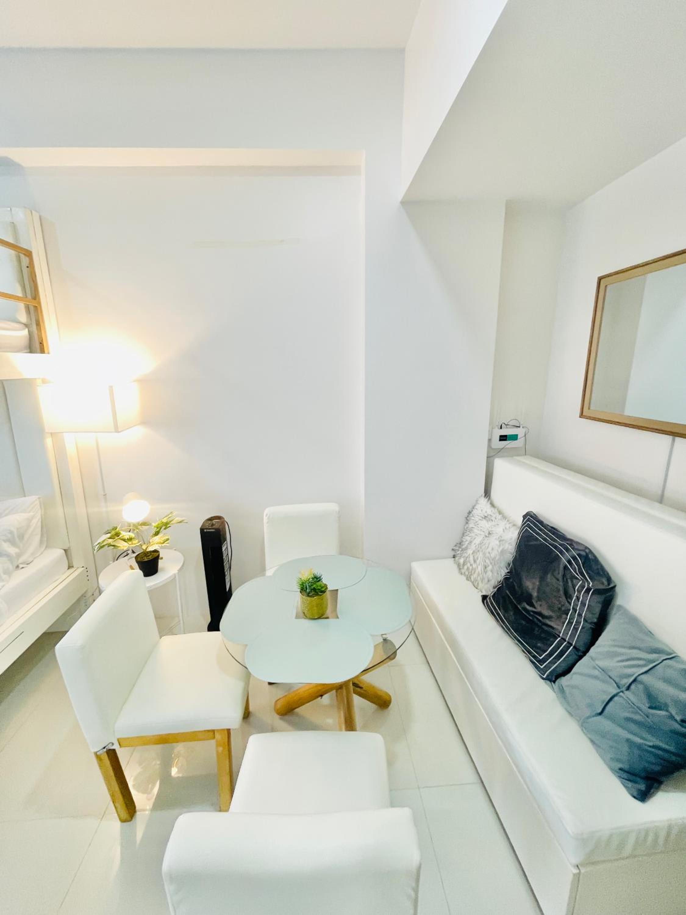 WV 17 Sleek & Trendy Studio with Bunk Bed view 5