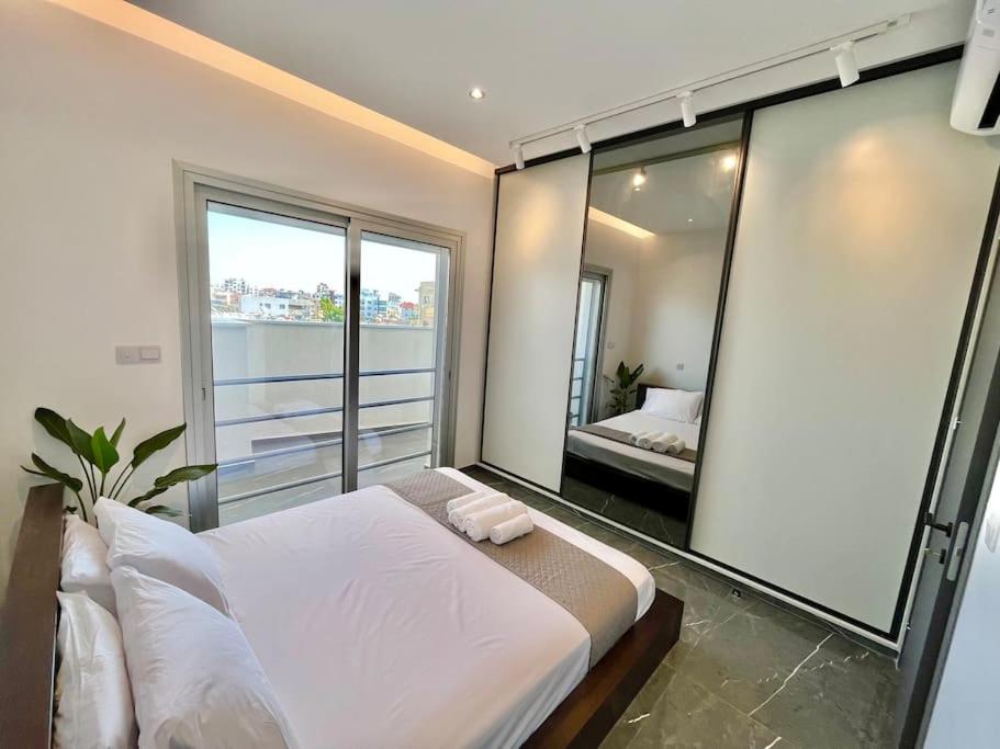 V-Premium Brand New Central flat