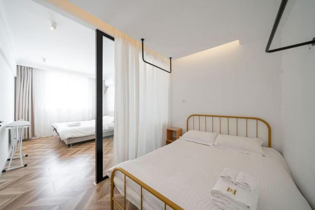 Shanghai Hills&Serendipity Coloured Glaze Family Homestay with 2 Bedrooms Near Line1&2 People Square
