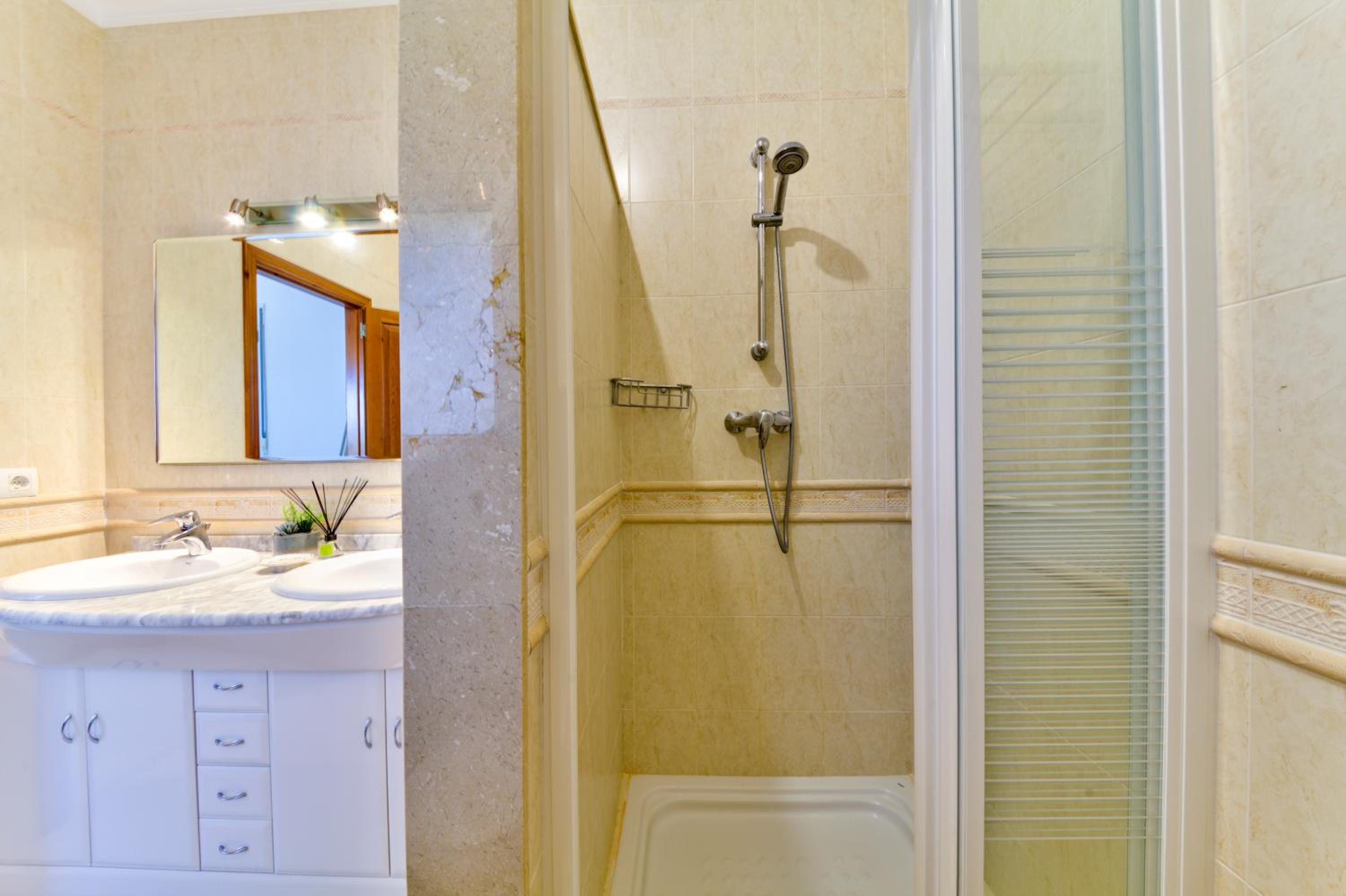 Villa Hibiscus - A modern villa for 10 guests view 5
