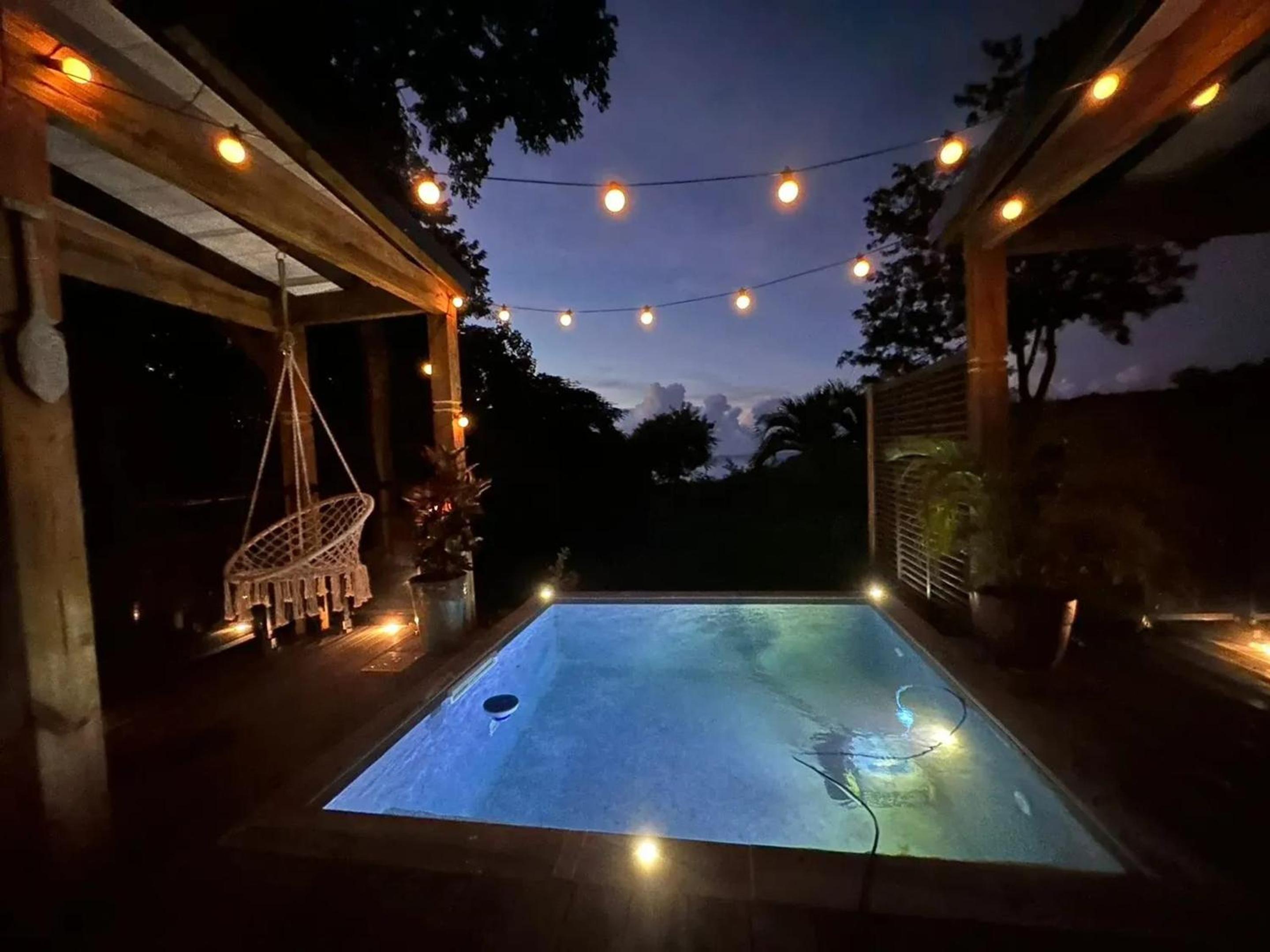 Bungalow romantique à Deshaies + piscine view 2