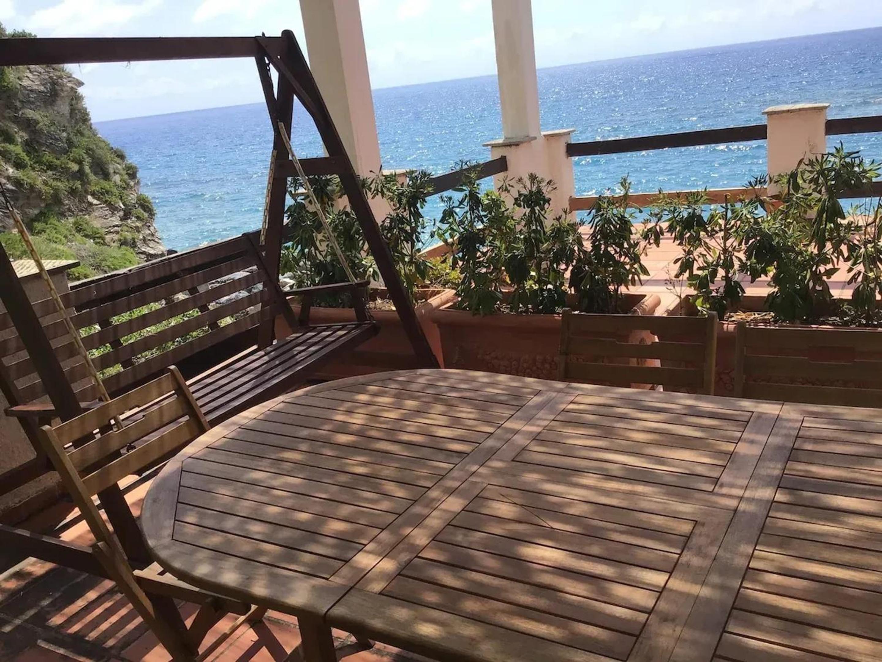Cozy Apartment in Cittadella del Capo with Sea View