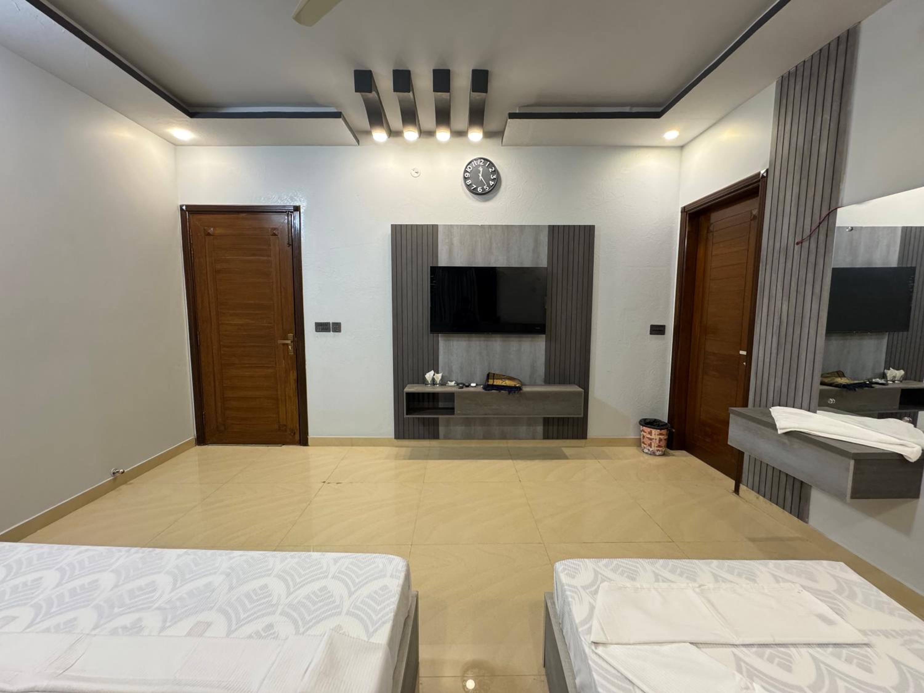 Holiday One Hotel & Suites - Expo Center view 4