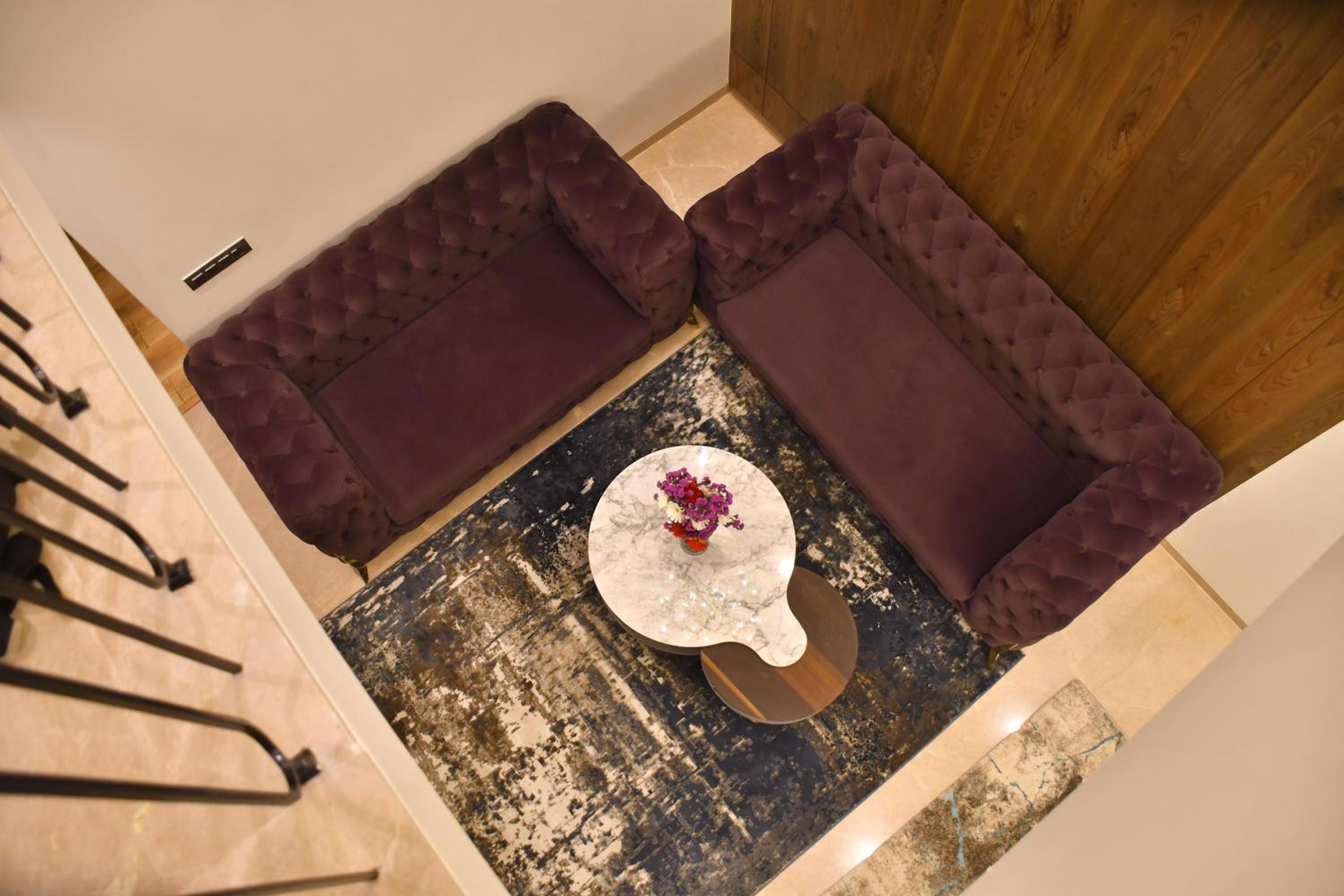 LuxuryHouse-3BR-Free Car & Driver-Balcony-WiFi view 3