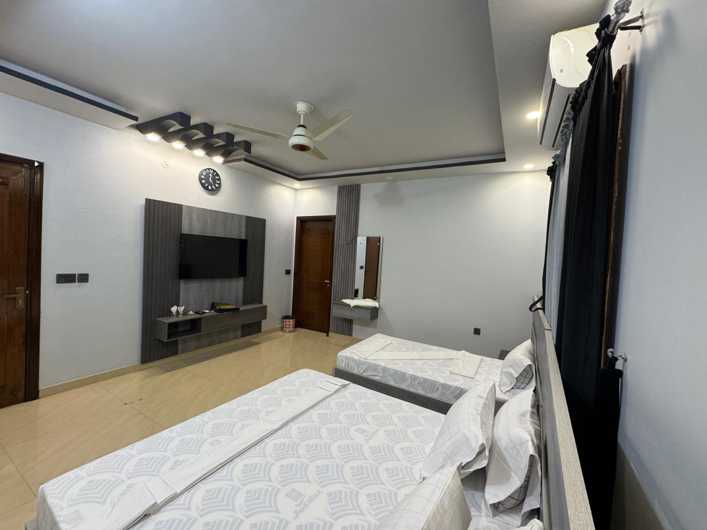 Holiday One Hotel & Suites - Expo Center view 2