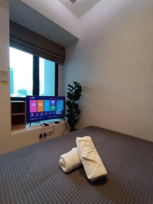 COL 915B Studio Balcony Infinity Pool KLCC View