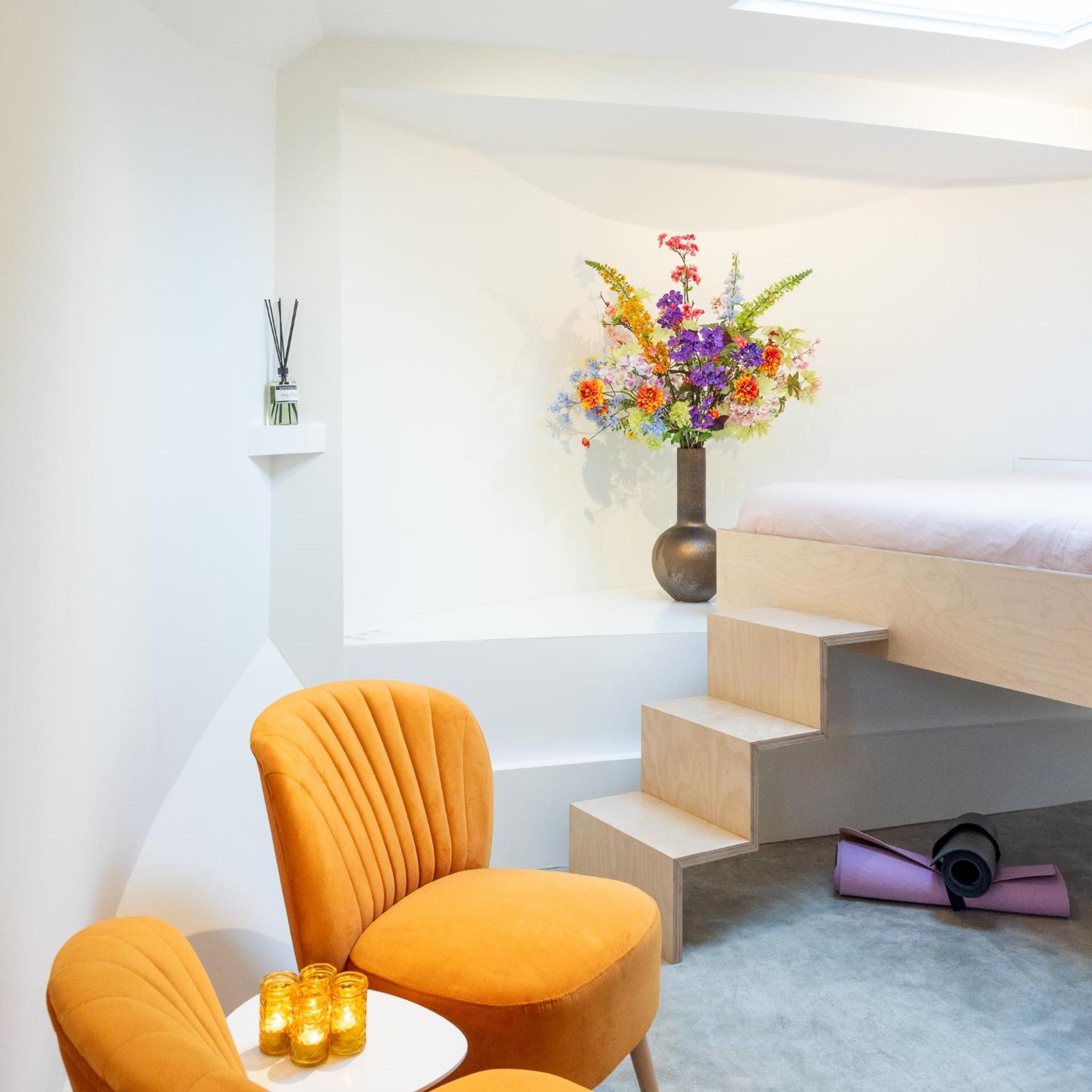 Boat suite - A Unique Houseboat Stay in Amsterdam