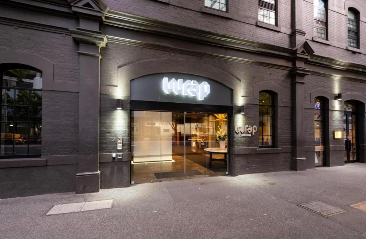 Entire 1 BR Southbank Apartment - Gym Pool Sauna 1 step to Crown Casino