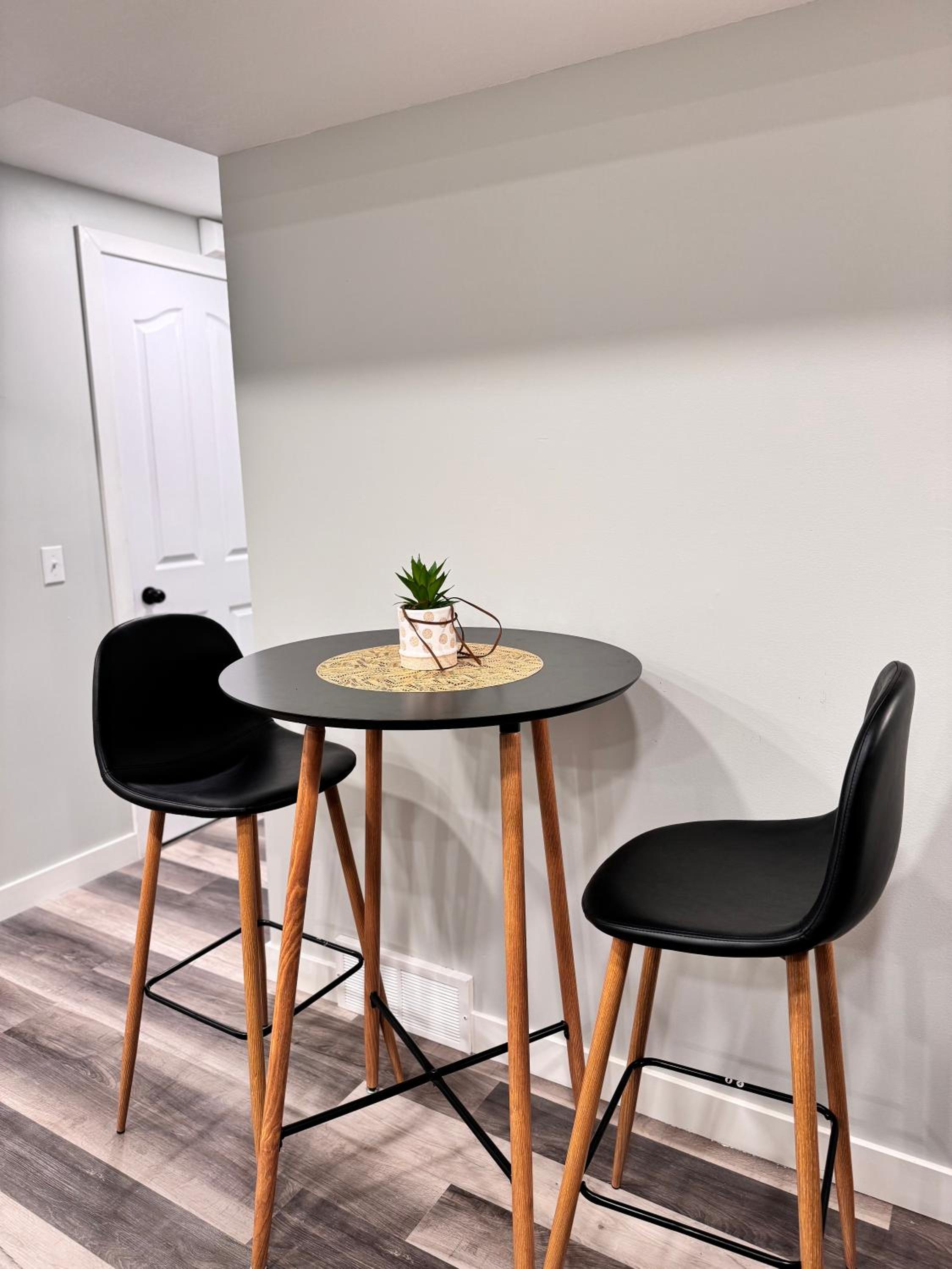 Modern 2 bedroom suite
