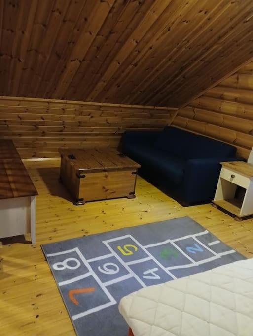 Idylli - paljullinen mökki järvenrannalla