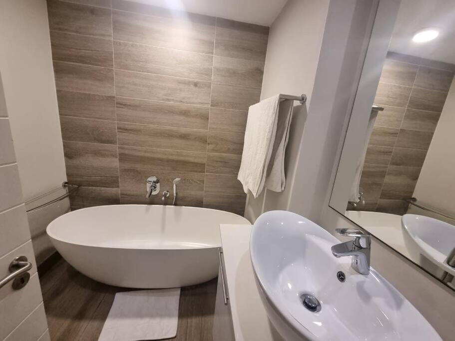 Lovely 1 Bedroom Apartment