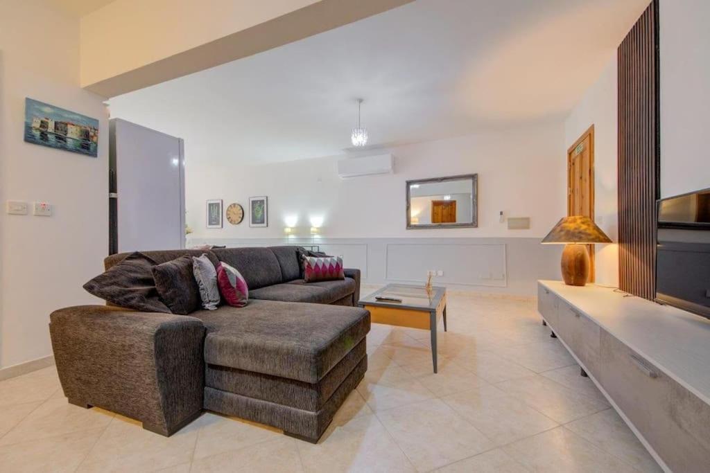 Spacious Apartment in St'Julians by SF HOMES view 4