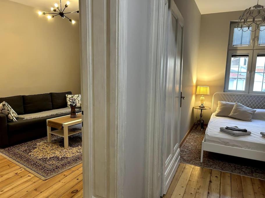 Harmony in History - Modern Flat with Vintage Charm