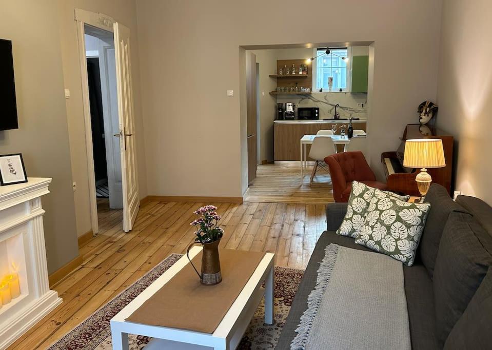 Harmony in History - Modern Flat with Vintage Charm