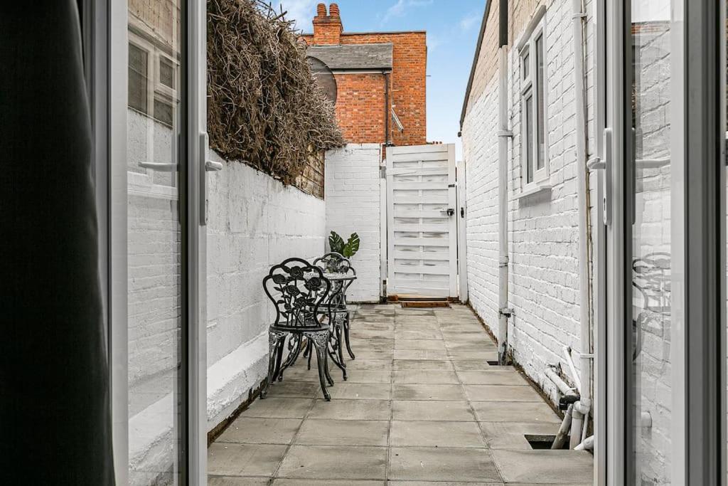 Luxury Ground Floor Flat FREE Parking With Private Garden by E&L Homes