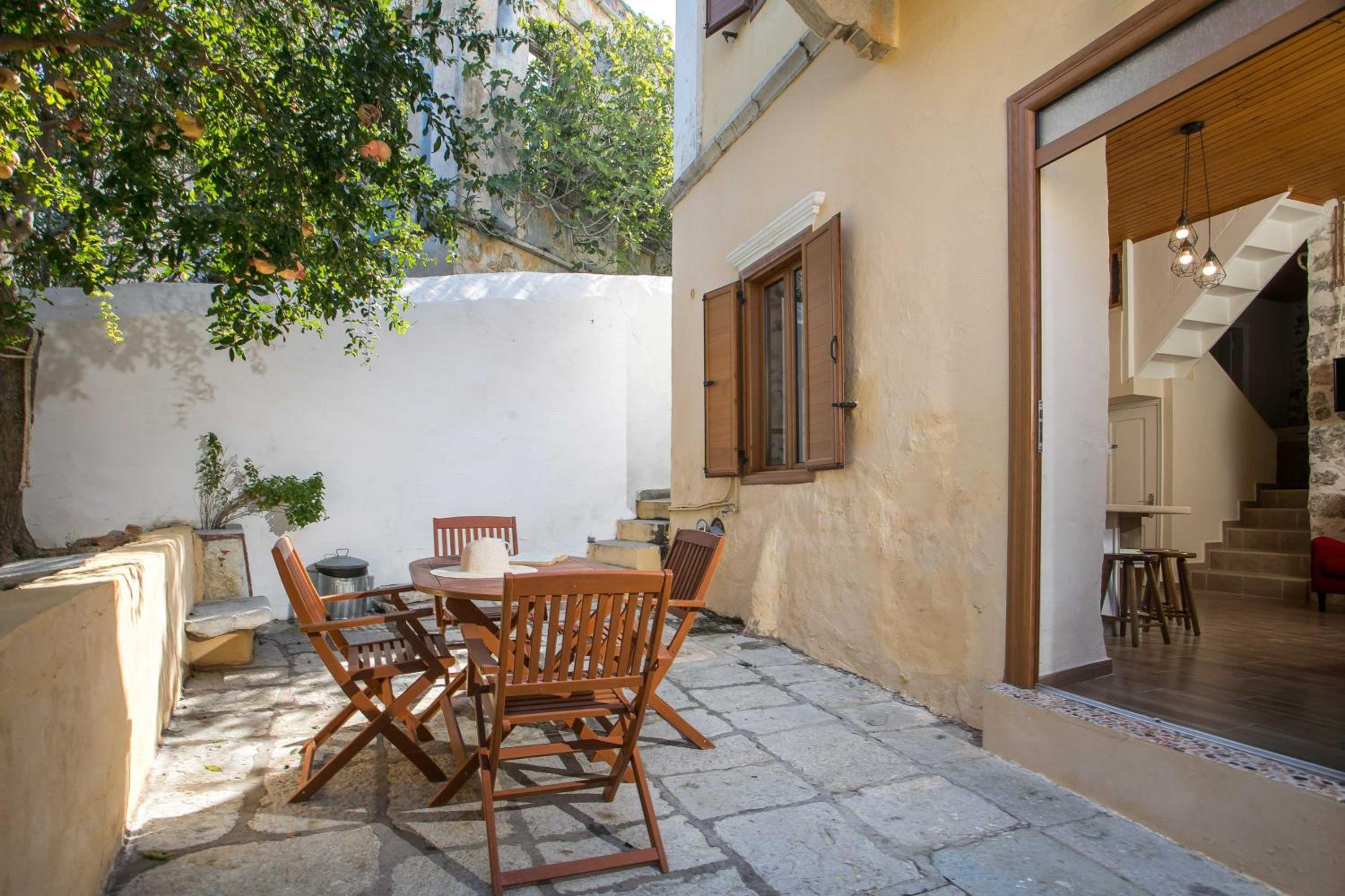 Galini Kali Strata en Symi — balance & terrace