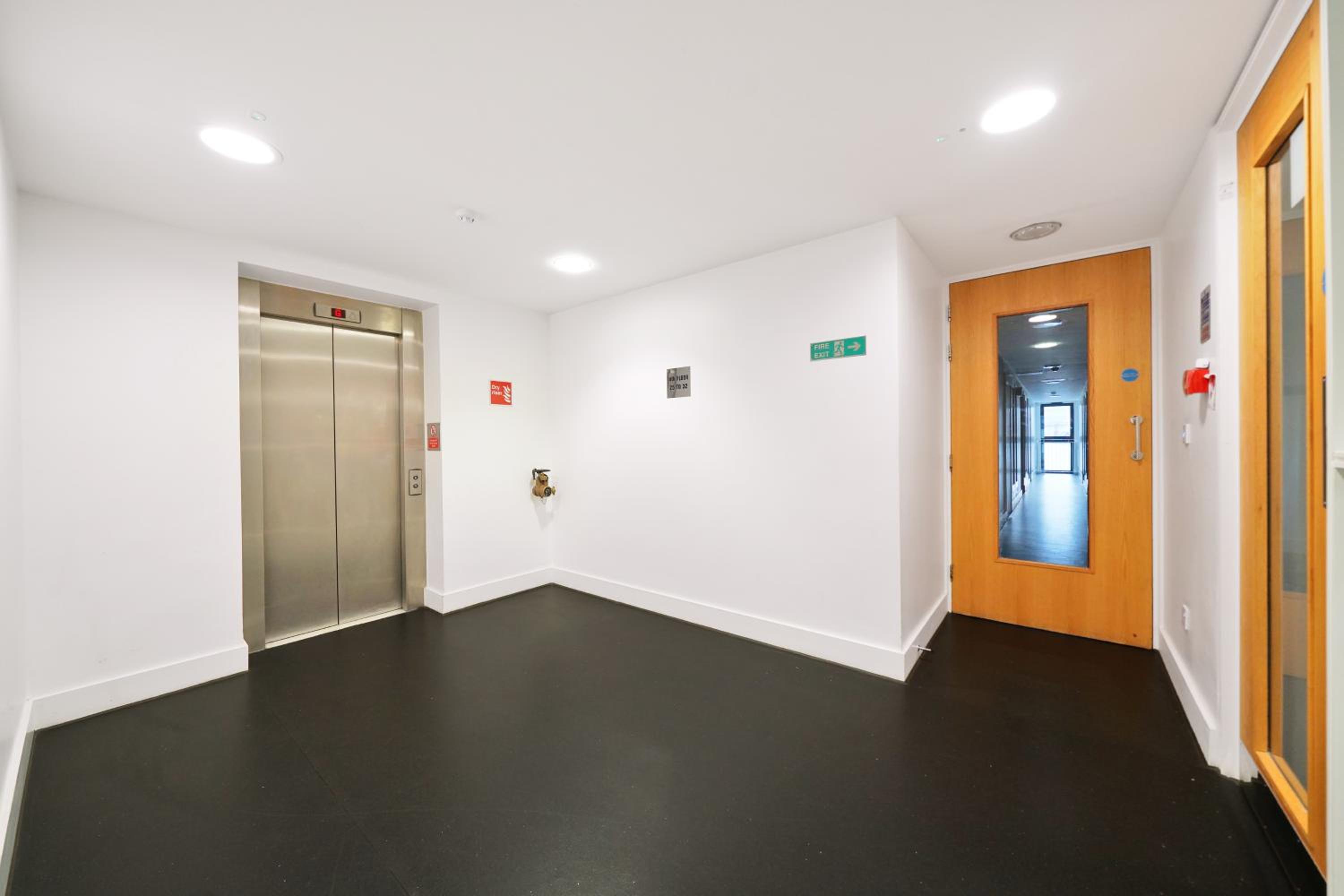 Modern Two Bed Apartment By LiveStay Short Lets & Serviced Accommodation London view 5