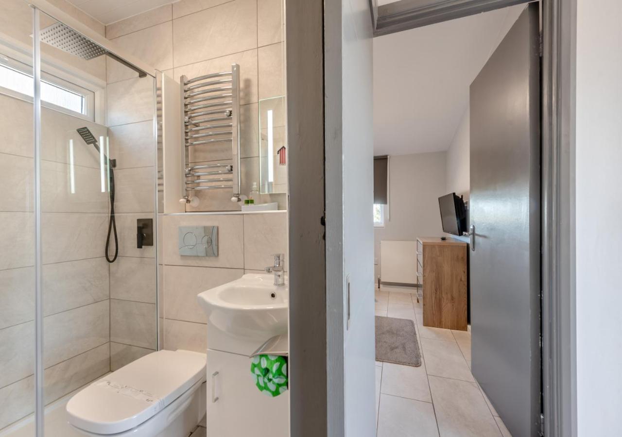 2 Bed in Llangain oc-g30185