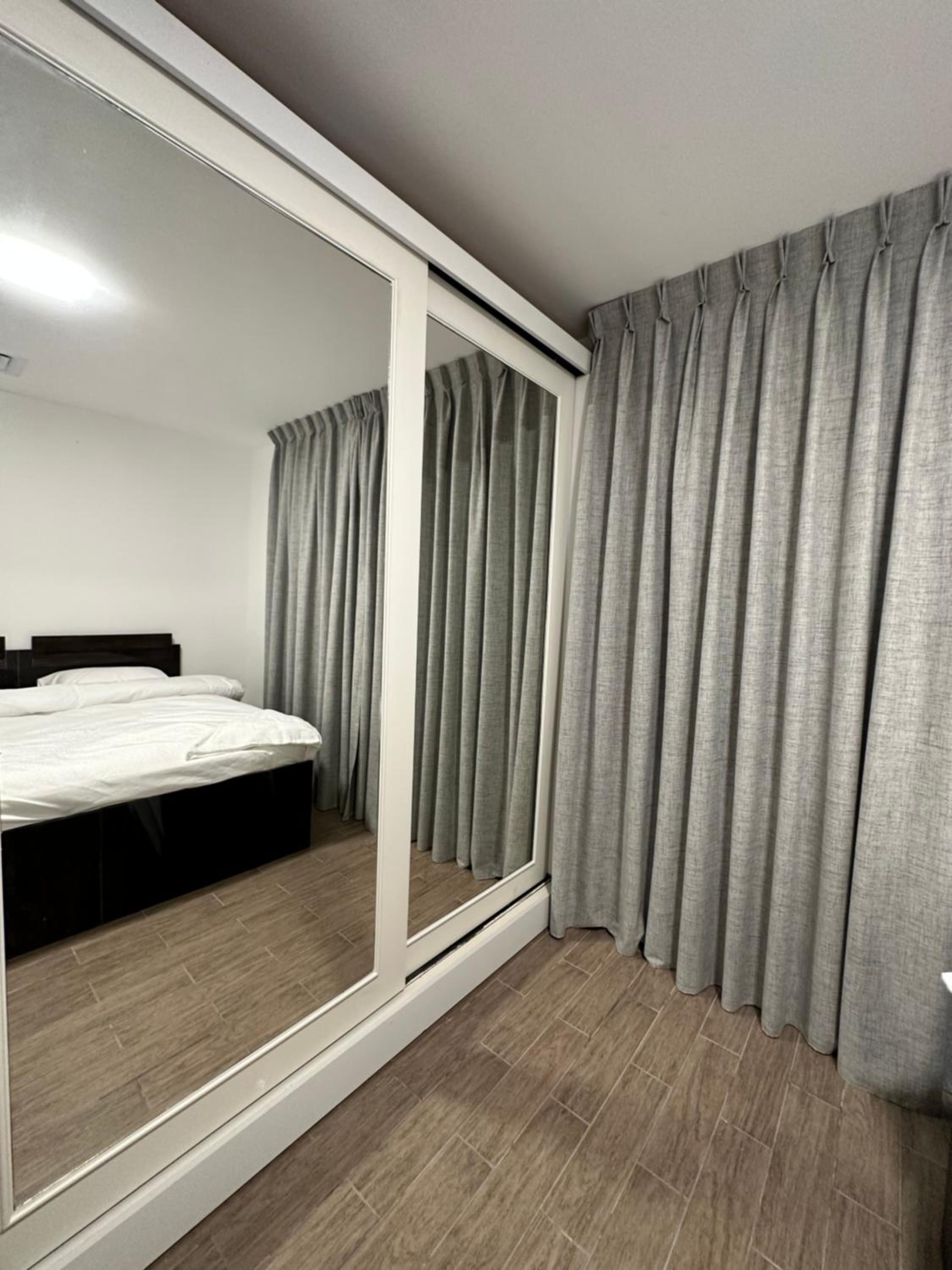 central apartment for rent 17 view 3