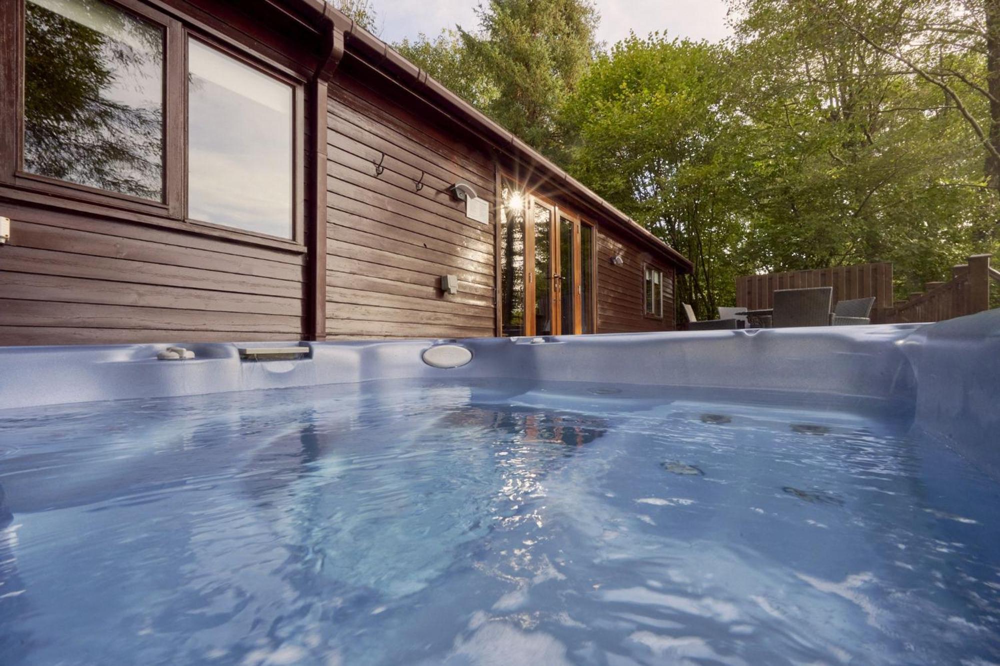 Buzzard Lodge with Hot-tub