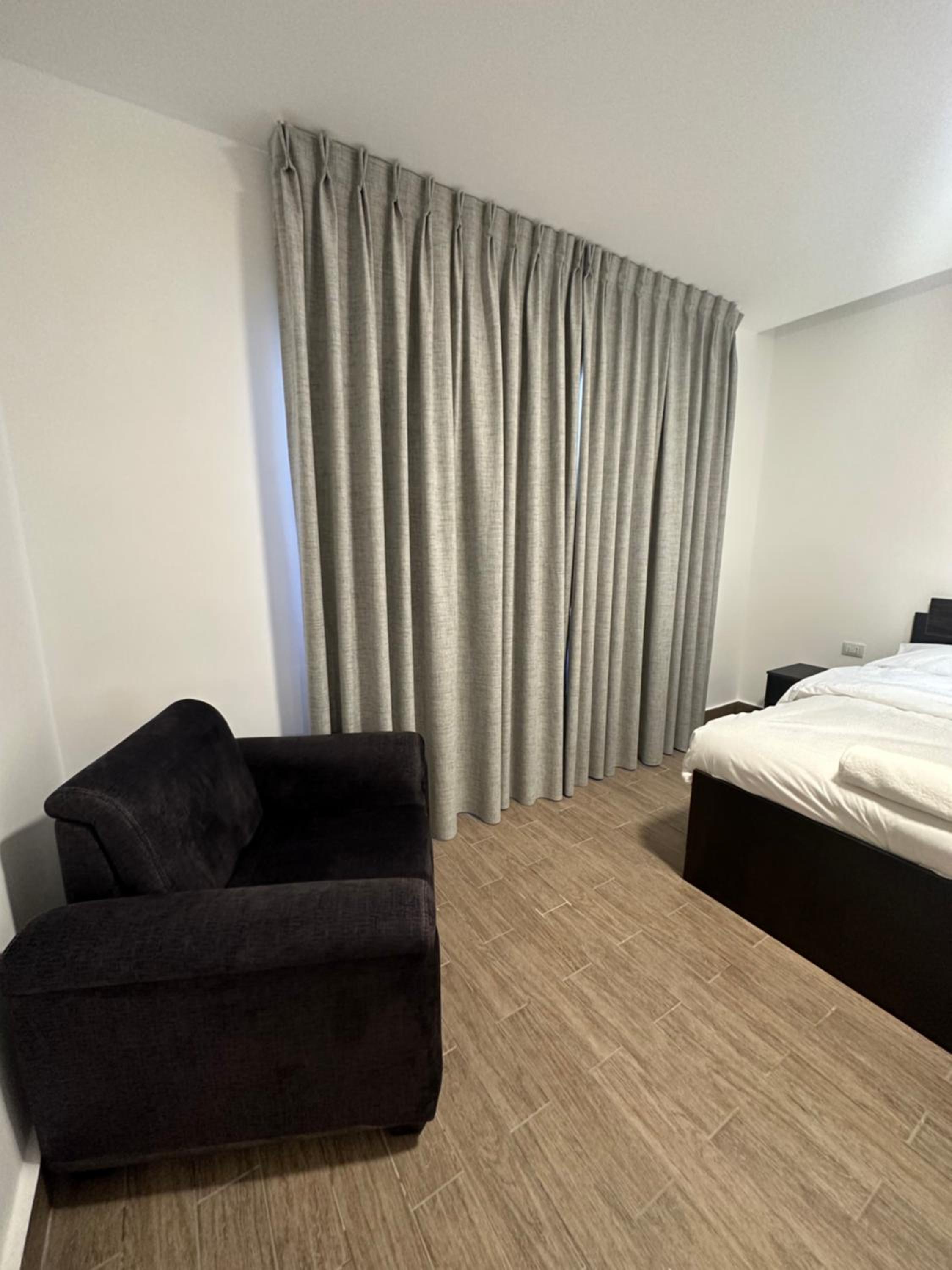 central apartment for rent 18 view 5
