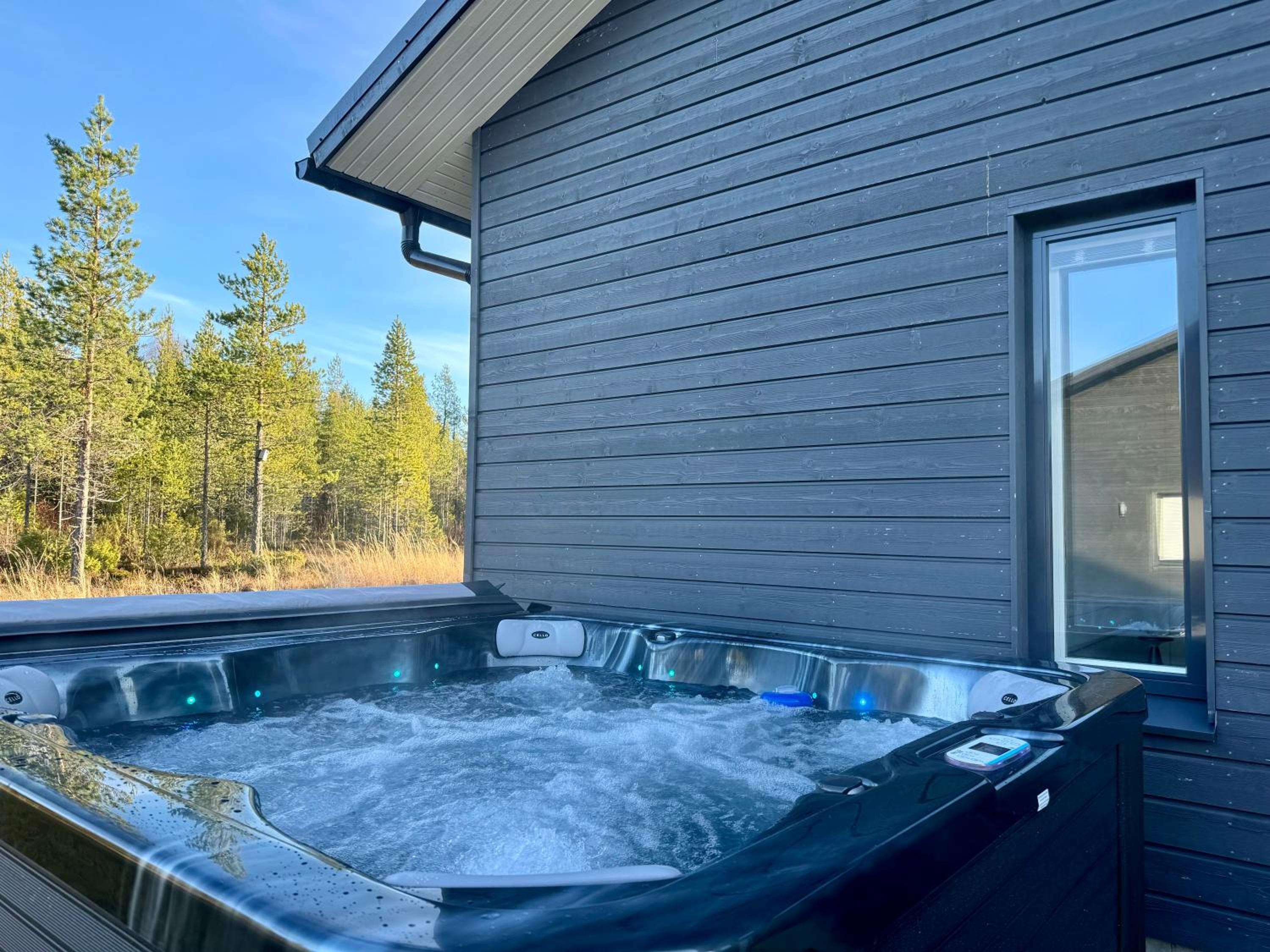 Villa Polar Lights with Jacuzzi by BookLapland