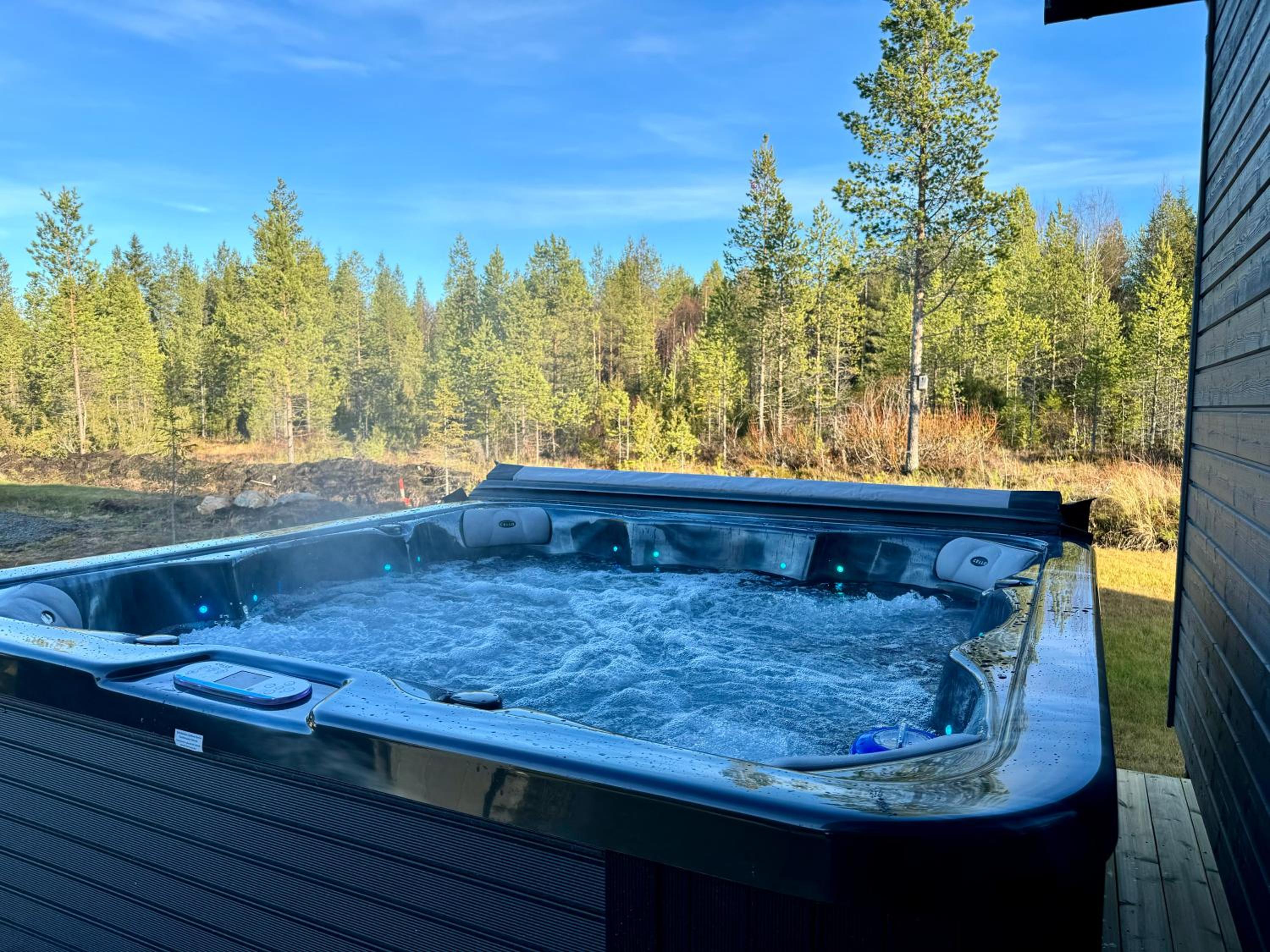 Villa Polar Lights with Jacuzzi by BookLapland