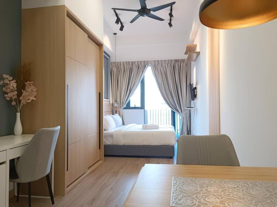 COL 29B Cozy Studio with KLCC Balcony View