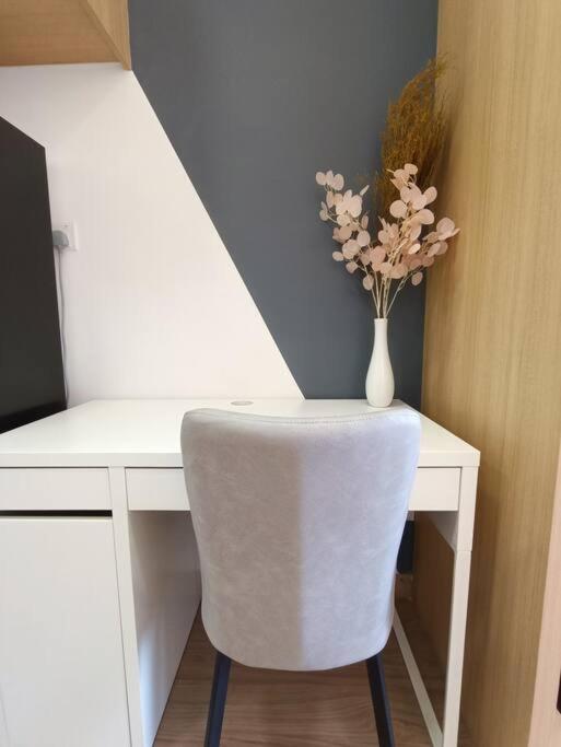 COL 29B Cozy Studio with KLCC Balcony View