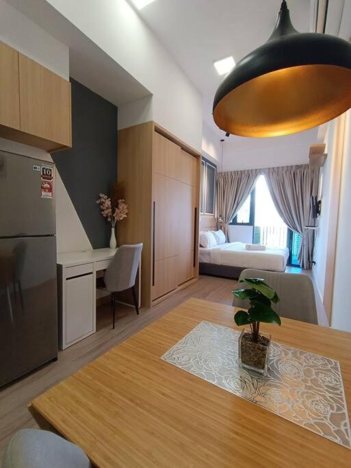 COL 29B Cozy Studio with KLCC Balcony View