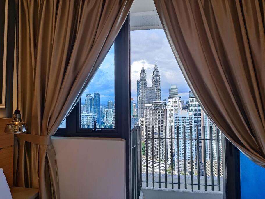 COL 29B Cozy Studio with KLCC Balcony View