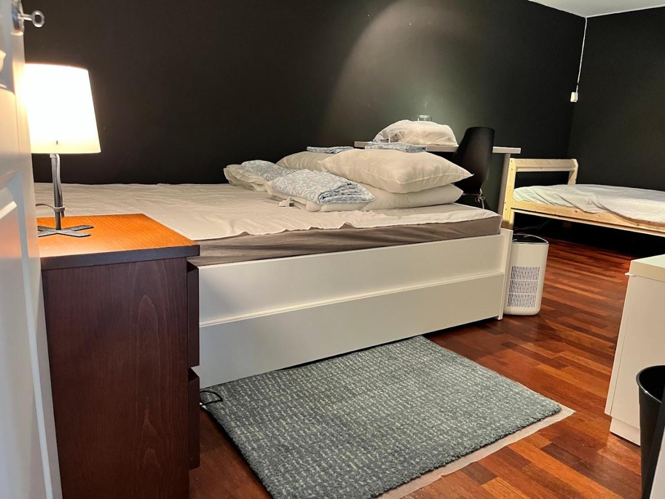 Large room with Balcony - HomeStay- nearby Scandic Business Center bus stop view 2