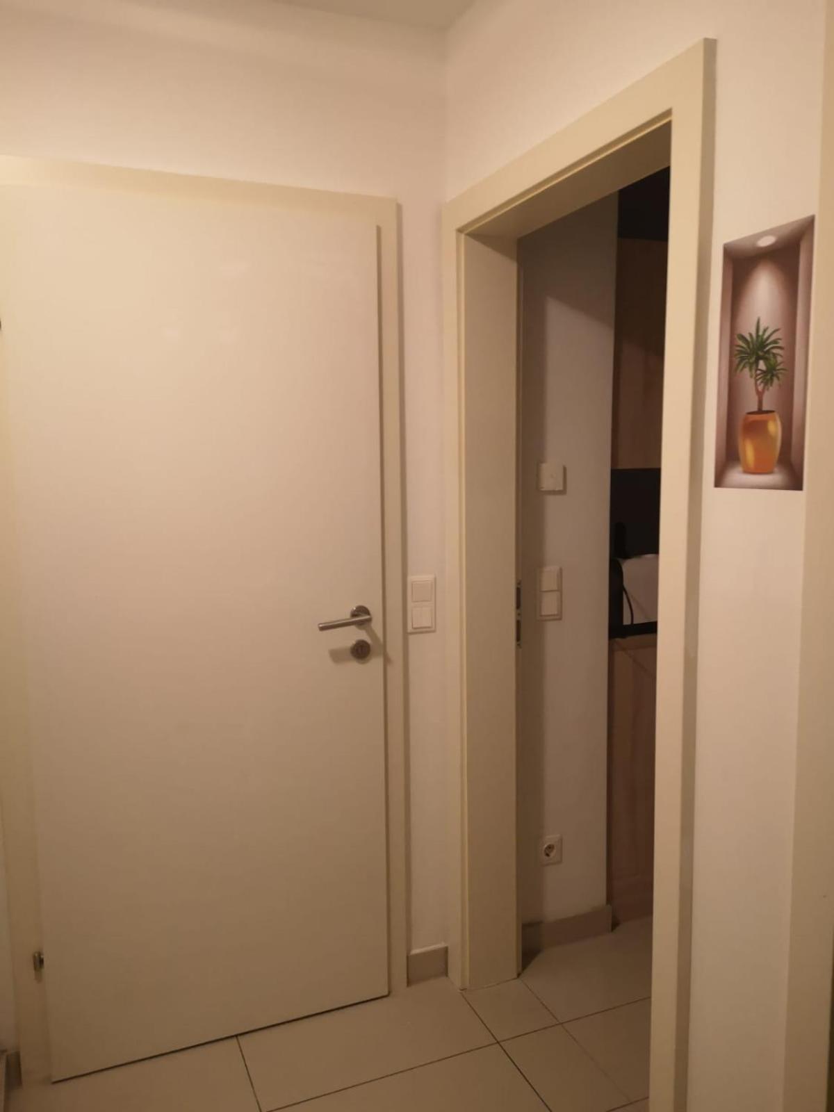 Vienna Danube Garden Apartment 22