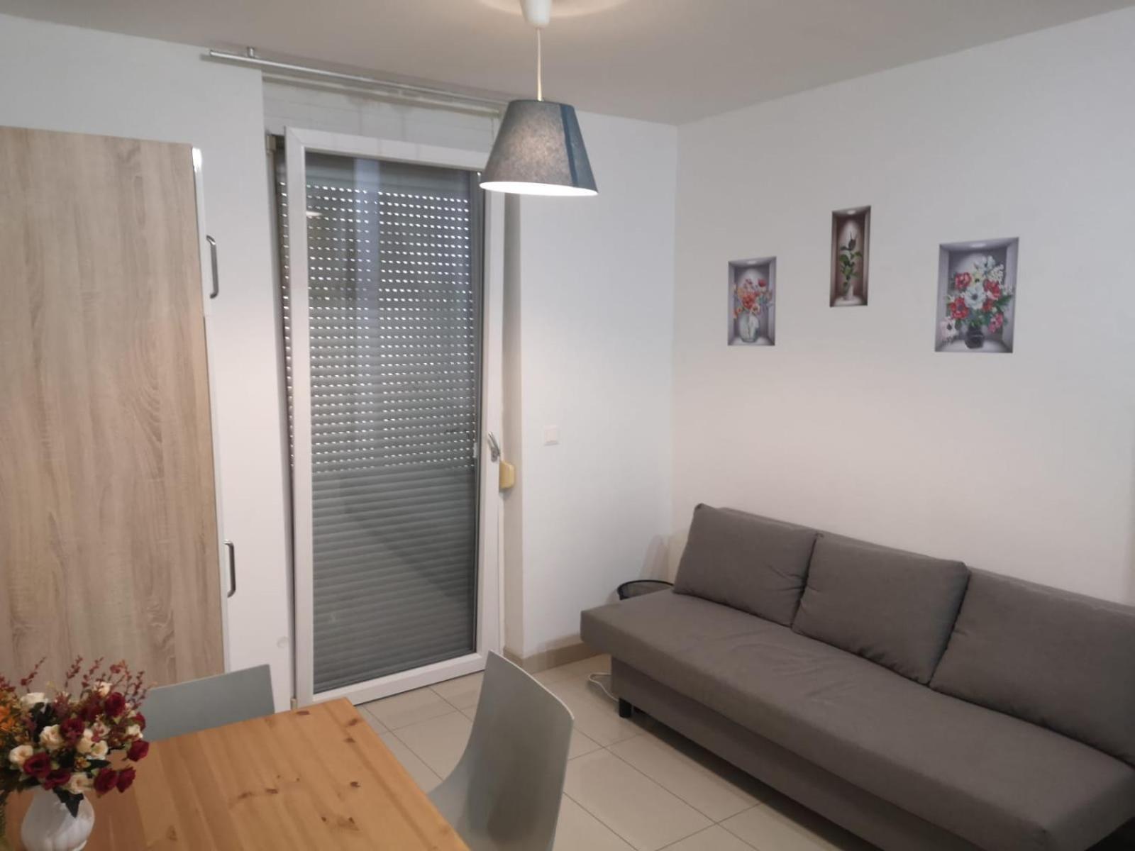 Vienna Danube Garden Apartment 22