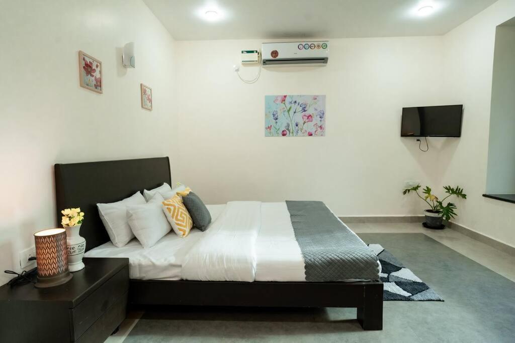 A spacious 4bhk villa with a pool view 5