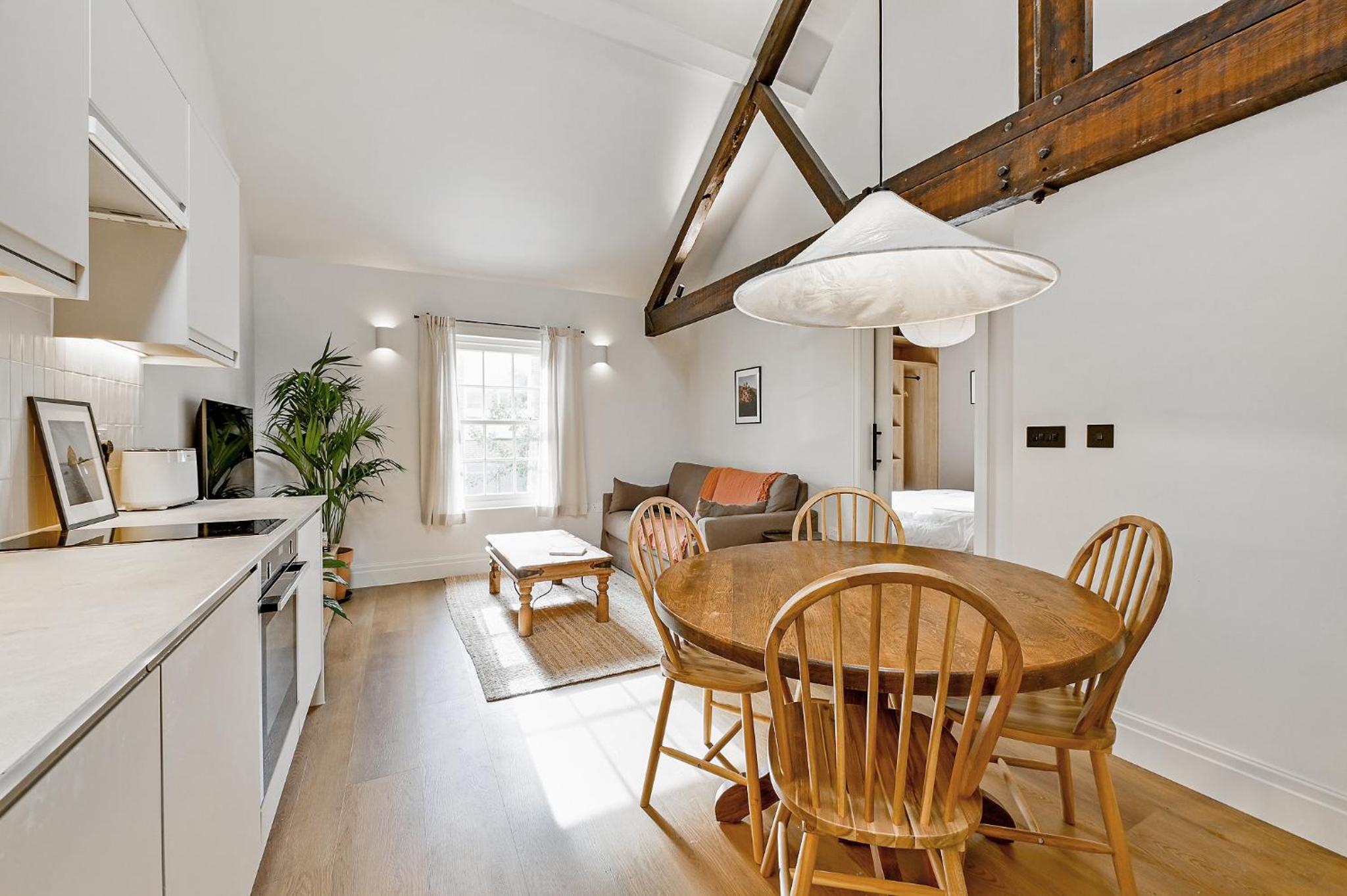 Leworth Apartments, Windsor view 5