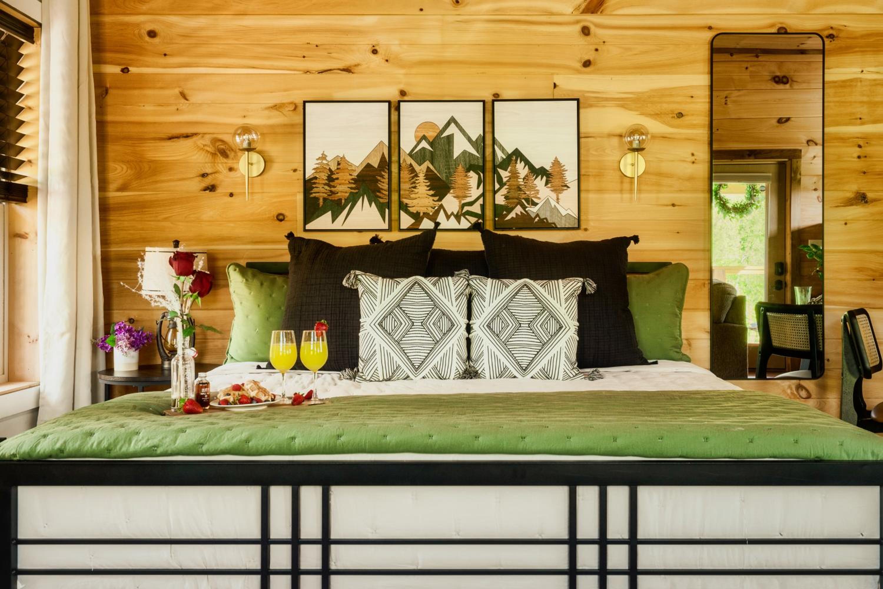 Romantic Cabin - The Woodland Nook view 5