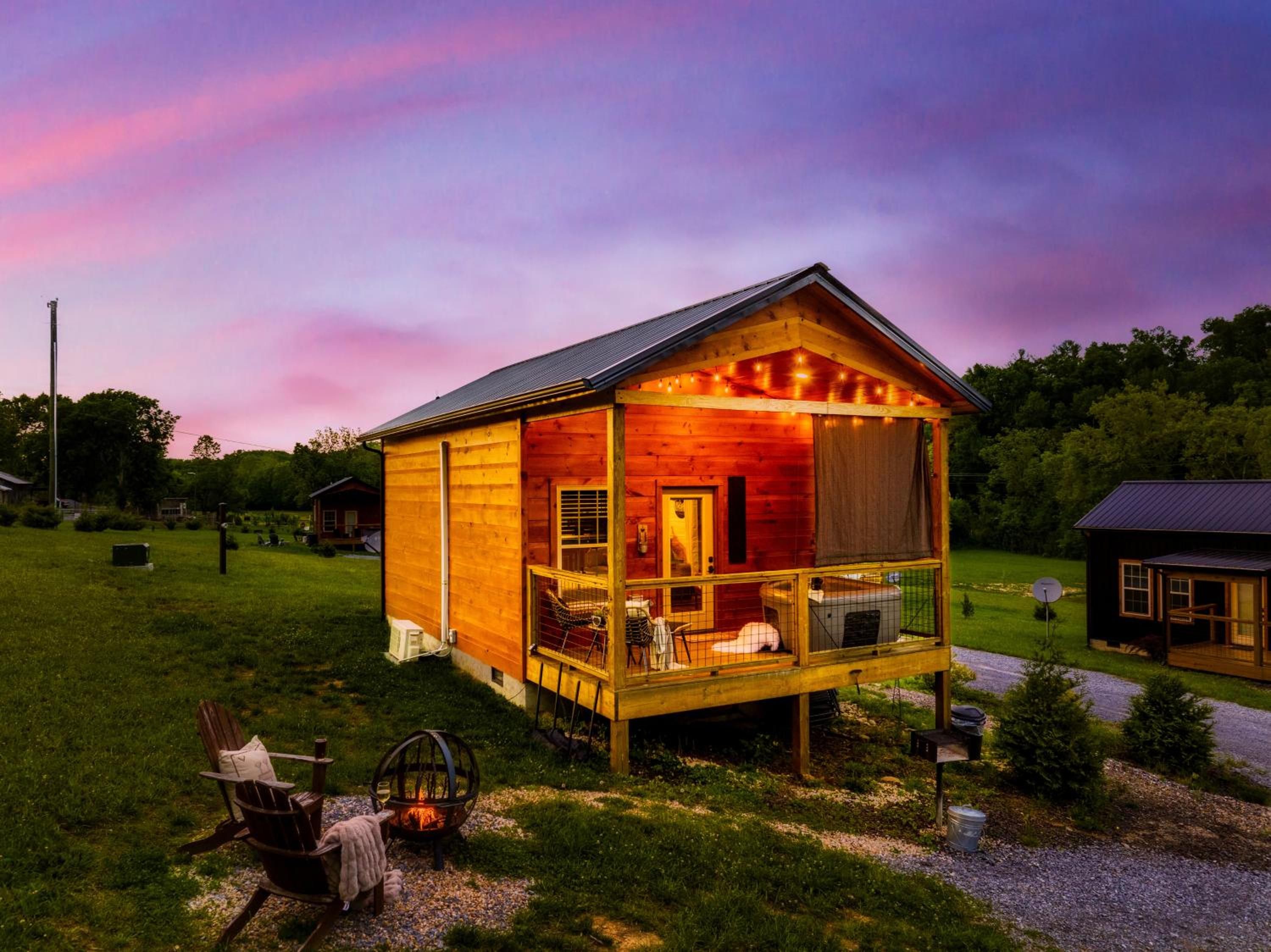 Romantic Cabin - The Woodland Nook view 3