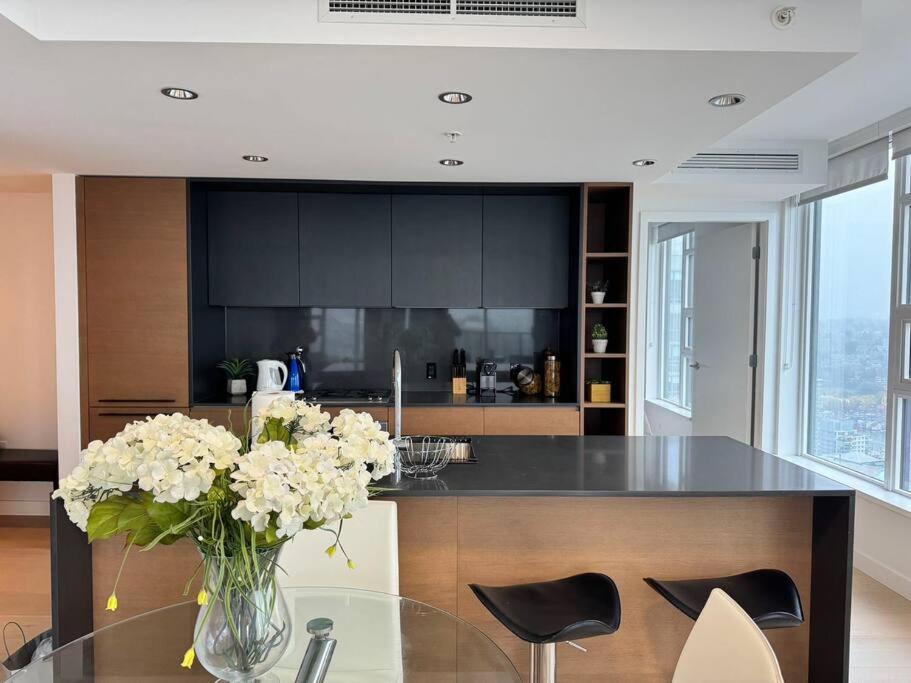 Elegant Luxury Condo & Stunning Views