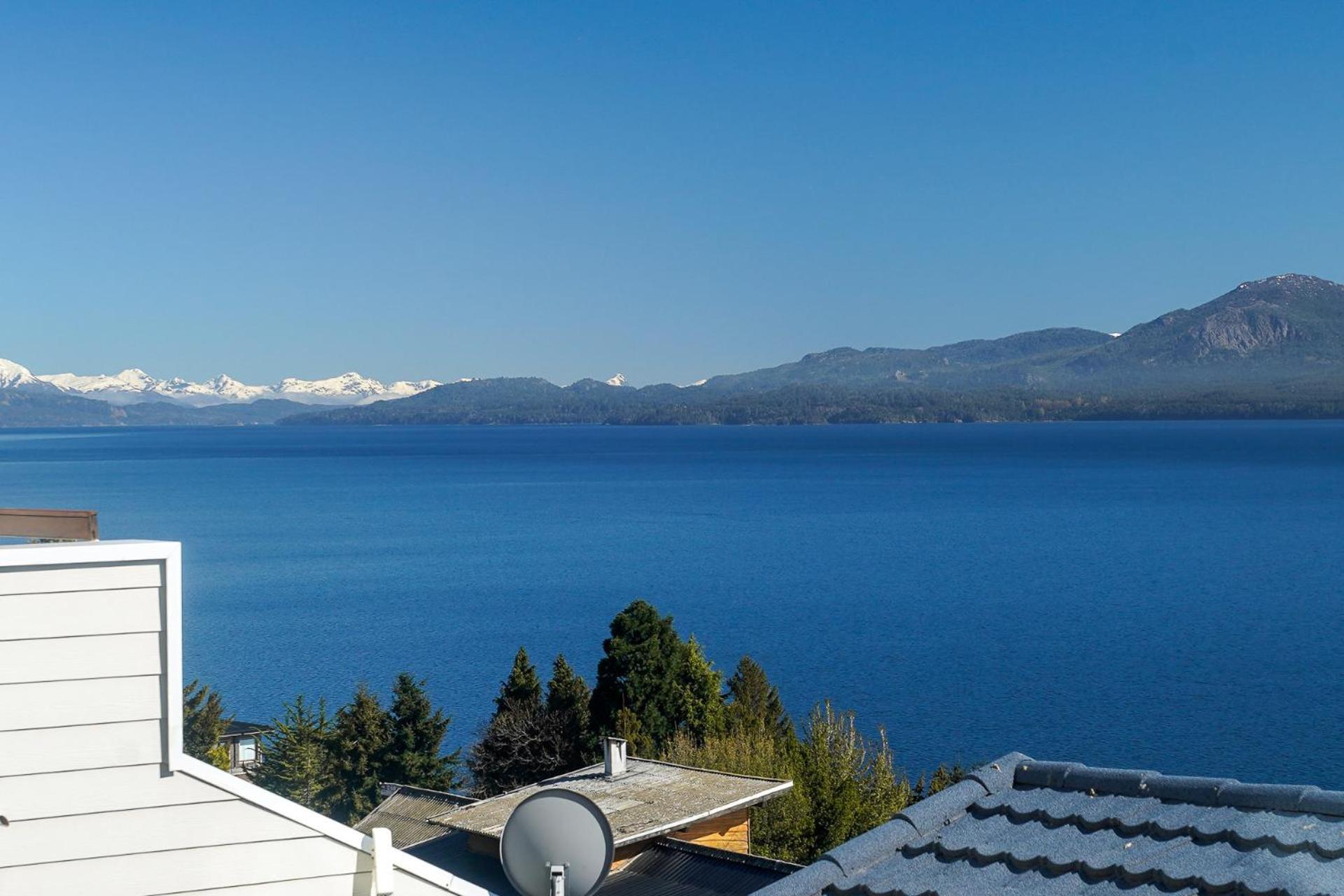 Nahuel Huapi Apart con vista al lago y estacionamiento