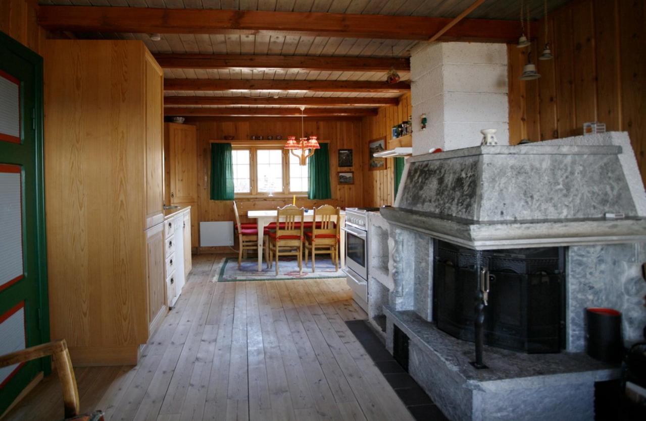 Old Cabin Vibe, Perfect For Families Or Couples view 4