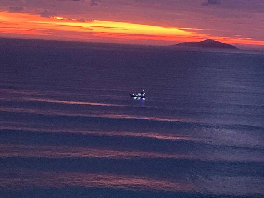 Apt Pé na Areia - Praia Martim de Sá - Espaço Gourmet na Varanda e Piscina