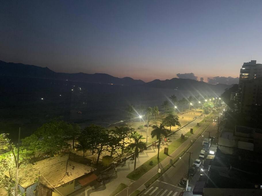 Apt Pé na Areia - Praia Martim de Sá - Espaço Gourmet na Varanda e Piscina