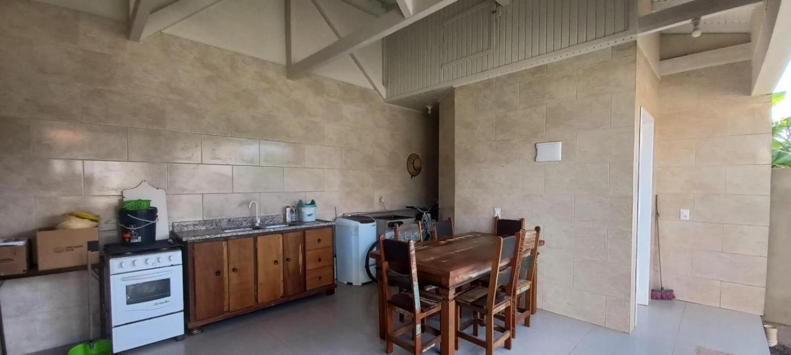 Casa com piscina A 250 METROS DA PRAIA de Canto Grande BOMBINHAS